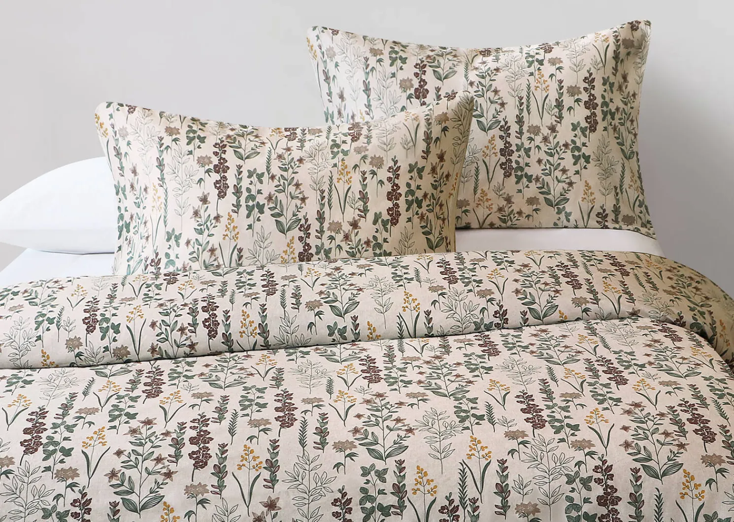 Urban Barn Meadows Floral Duvet Set- Bed Linens